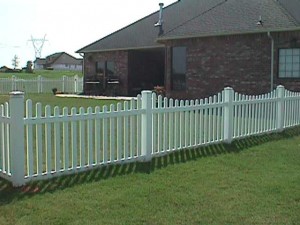 3.5'-4' Scalloped Picket Fence